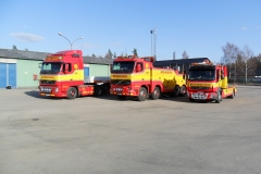 Tre tunga bärgningsfordon